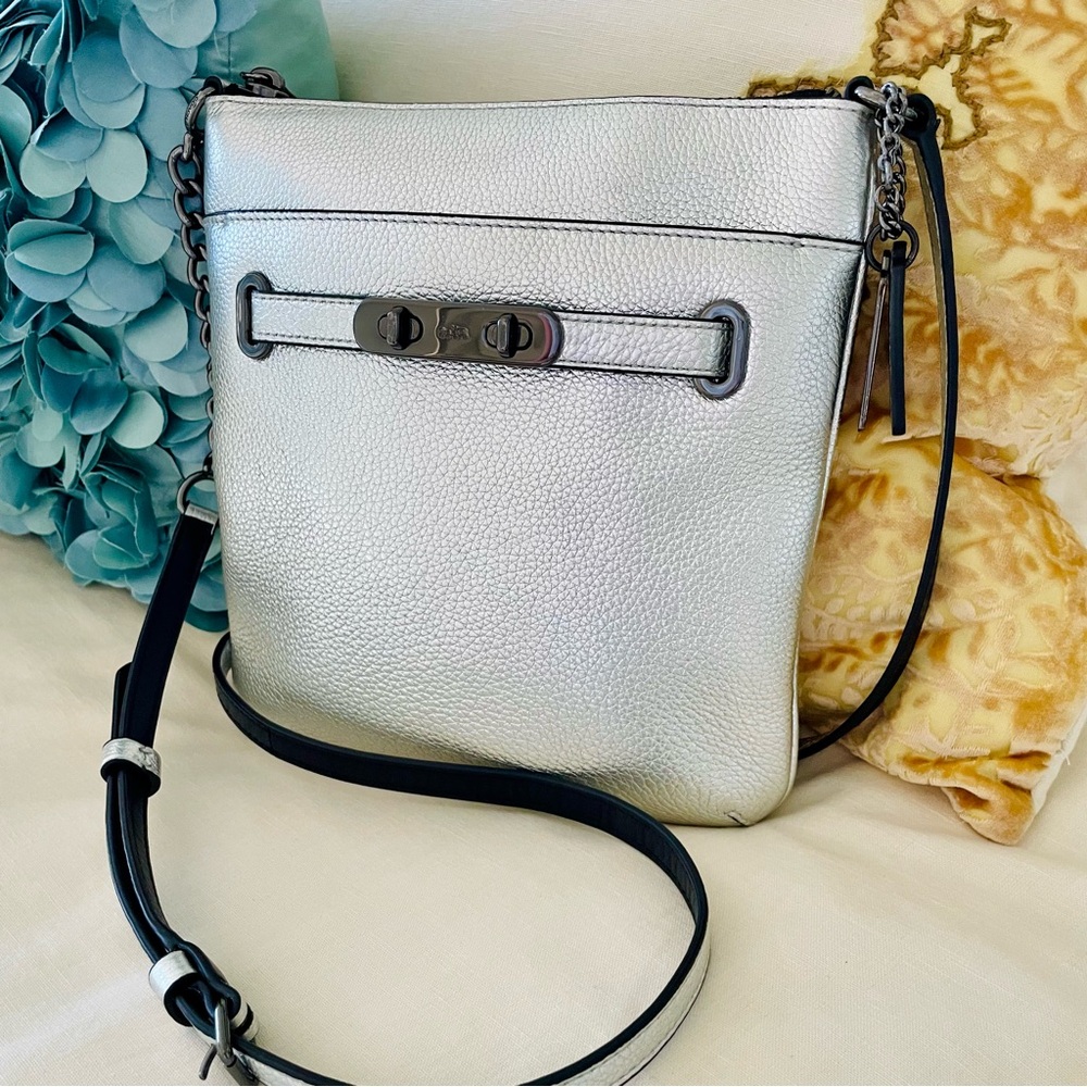 NWOT- Coach Swagger Crossbody Bag Pebbled Leather Dark Silver Gunmetal